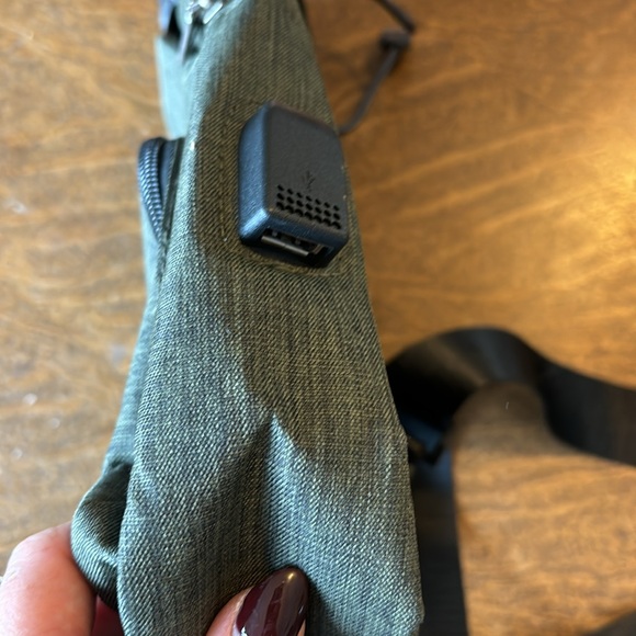 Crossbody with charging port NuPouch - Picture 2 of 3